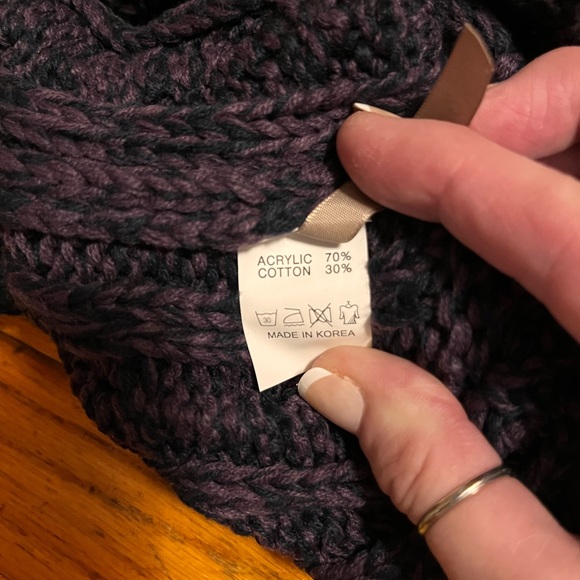 LOOK by M. Chunky Cable Knit Self Pom Beanie Plum/Black NWOT - Picture 6 of 6